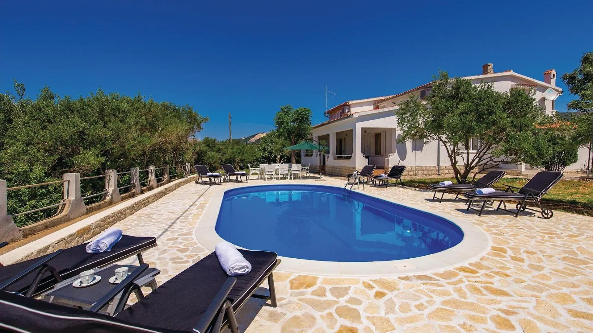 Beautiful Apartment In Barbat With House Sea View Barbat na Rabu
