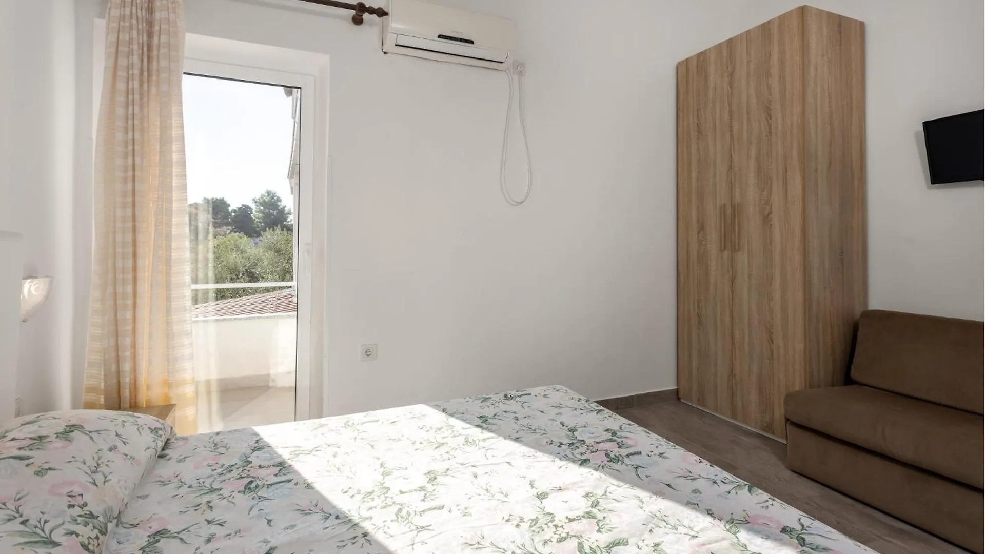 Beautiful Apartment In Barbat With House Sea View Barbat na Rabu Croatia